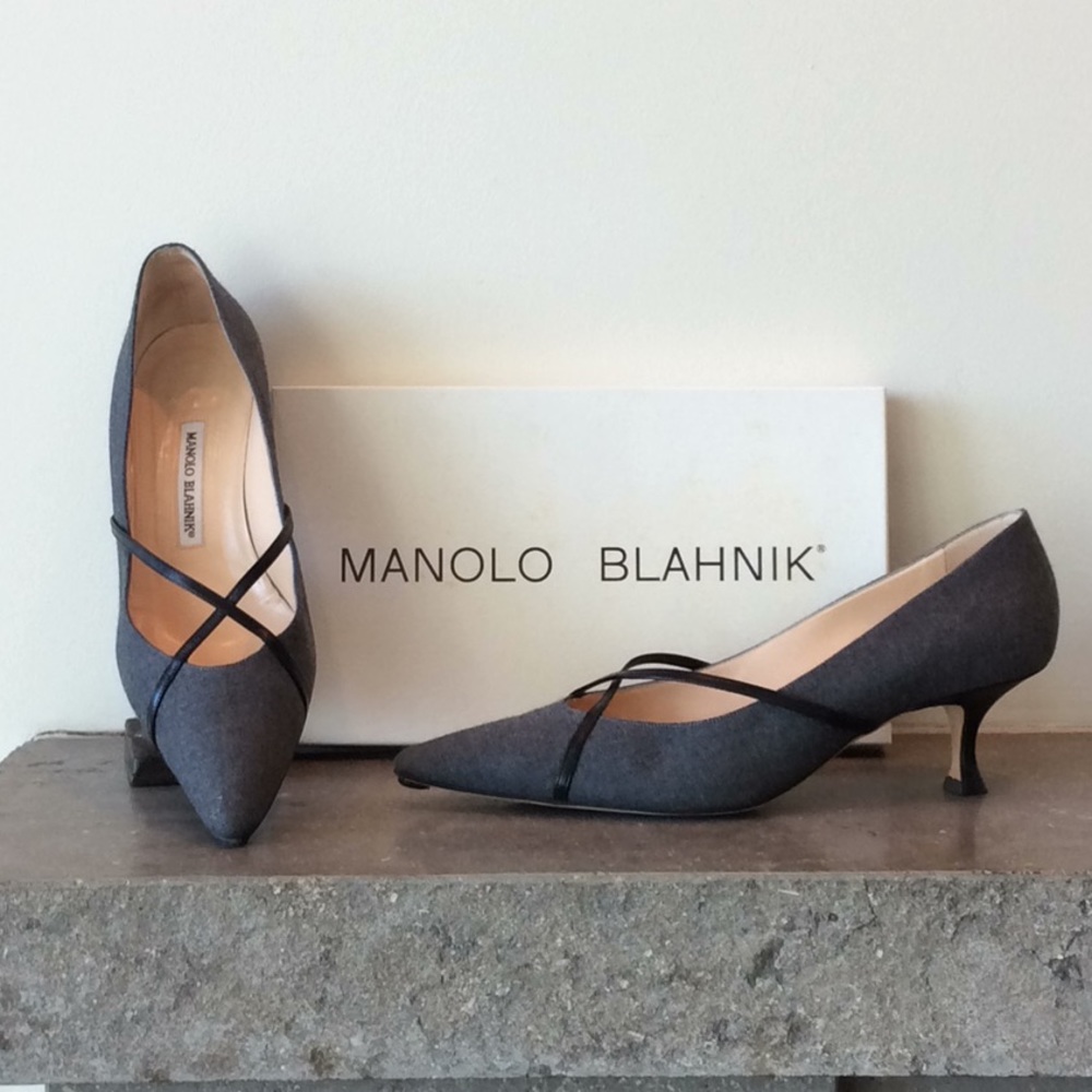 MANOLO BLAHNIK Grey Flannel Kitten Heel Pump